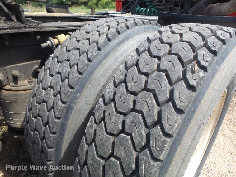 image for item K7523 2000 Sterling A9500 semi truck