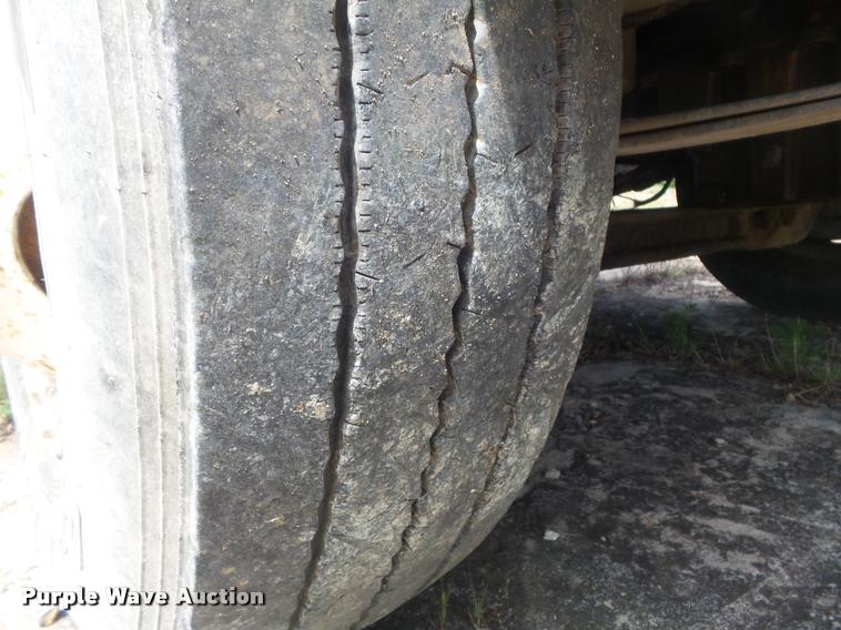 image for item K7523 2000 Sterling A9500 semi truck