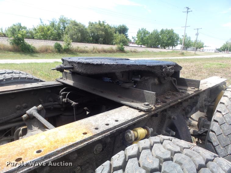 image for item K7523 2000 Sterling A9500 semi truck