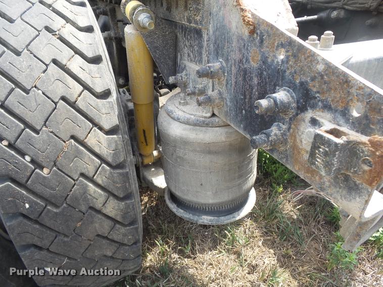 image for item K7523 2000 Sterling A9500 semi truck