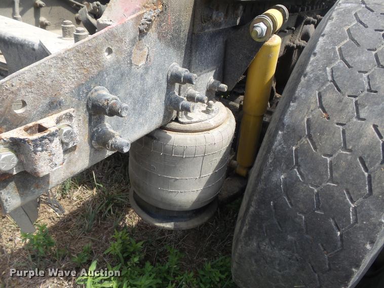 image for item K7523 2000 Sterling A9500 semi truck