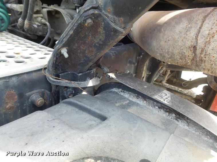 image for item K7523 2000 Sterling A9500 semi truck