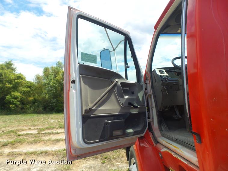 image for item K7523 2000 Sterling A9500 semi truck