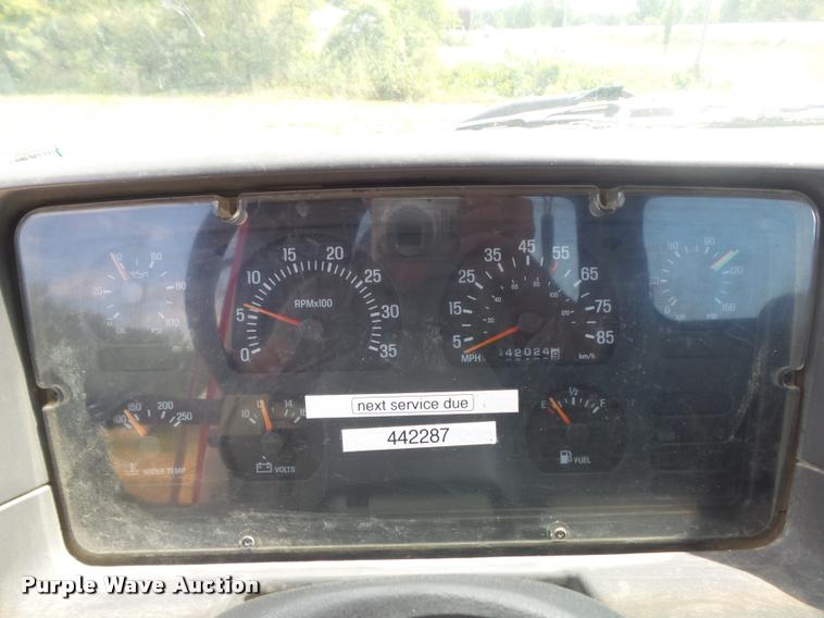 image for item K7523 2000 Sterling A9500 semi truck