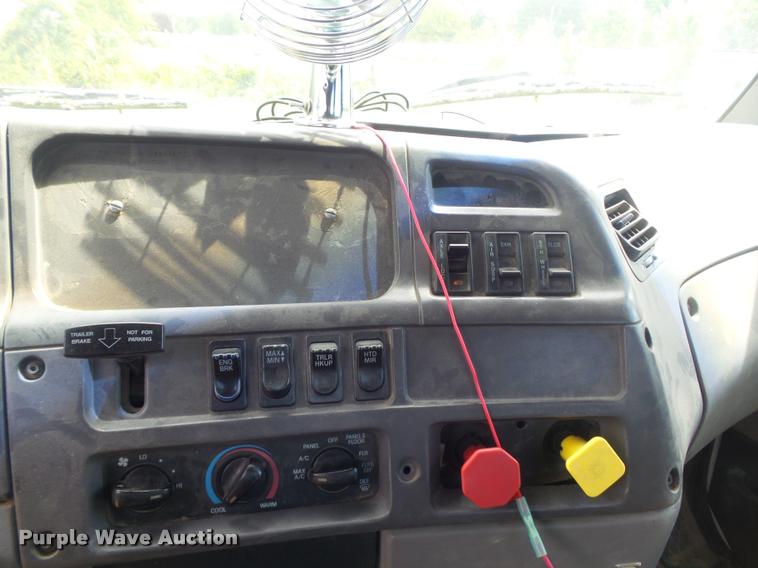 image for item K7523 2000 Sterling A9500 semi truck