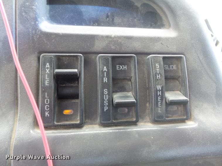 image for item K7523 2000 Sterling A9500 semi truck