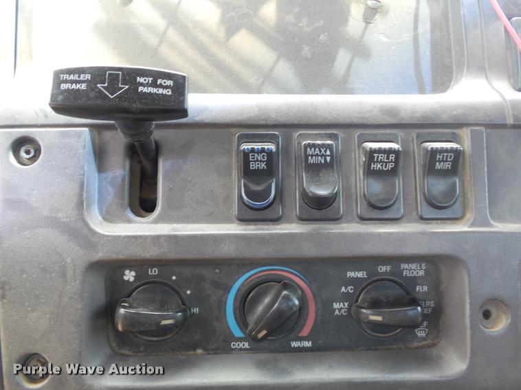 image for item K7523 2000 Sterling A9500 semi truck