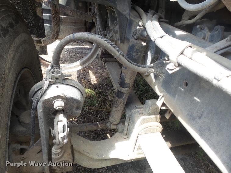 image for item K7523 2000 Sterling A9500 semi truck