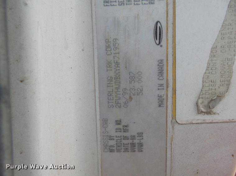 image for item K7523 2000 Sterling A9500 semi truck