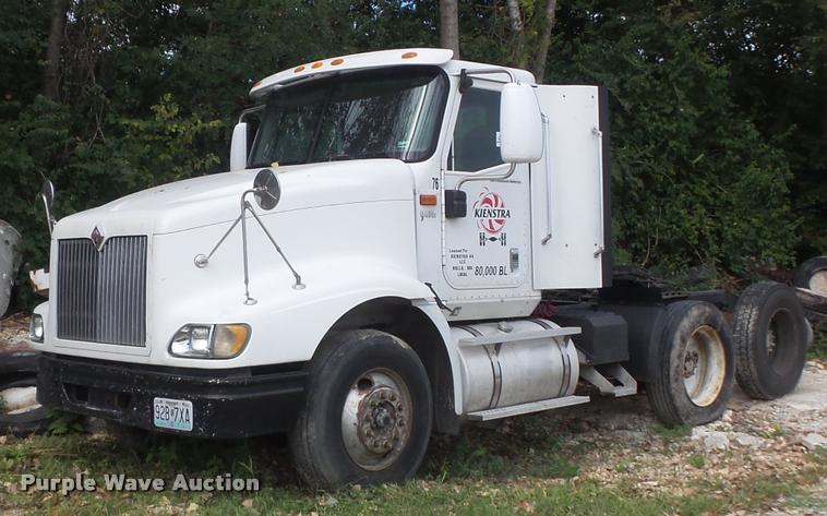 image for item K7524 2004 International 9400i semi truck