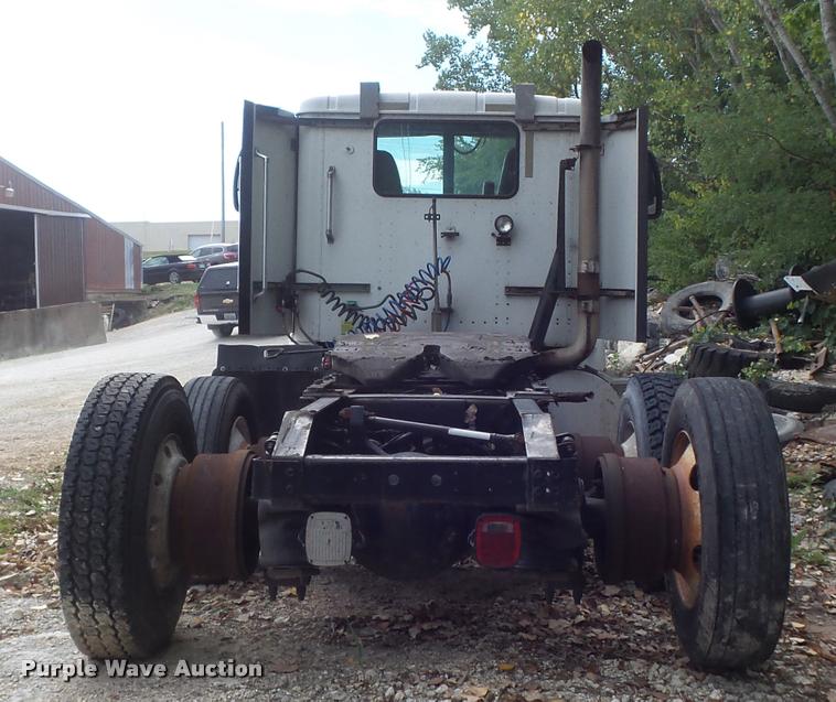 image for item K7524 2004 International 9400i semi truck