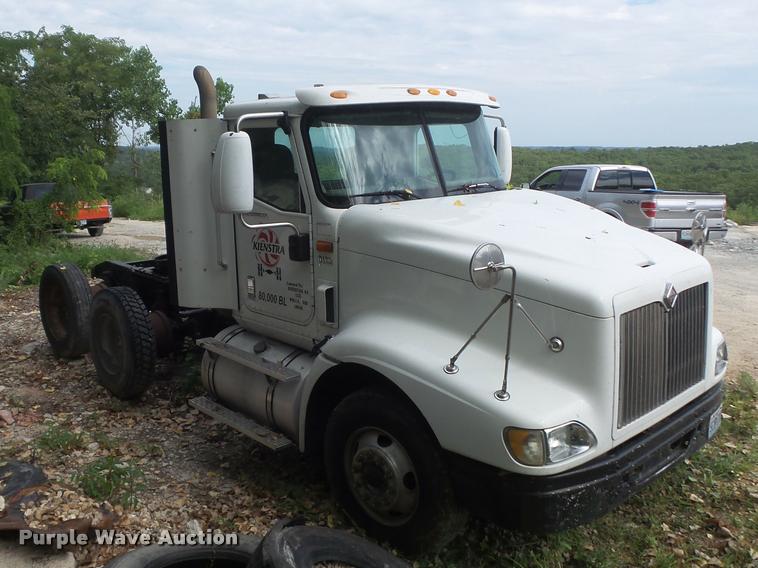 image for item K7524 2004 International 9400i semi truck