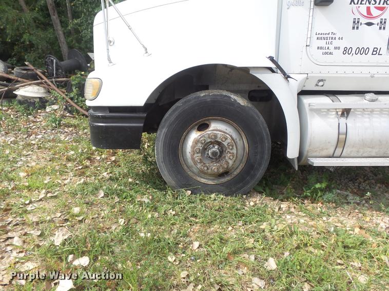 image for item K7524 2004 International 9400i semi truck