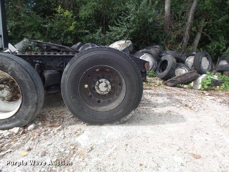 image for item K7524 2004 International 9400i semi truck