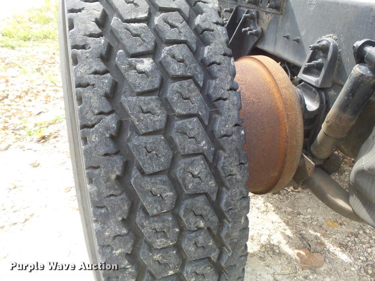 image for item K7524 2004 International 9400i semi truck