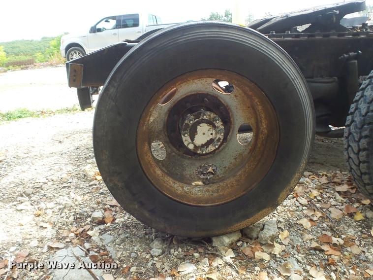 image for item K7524 2004 International 9400i semi truck