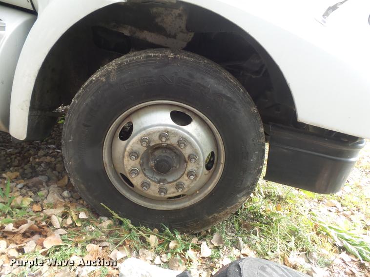 image for item K7524 2004 International 9400i semi truck