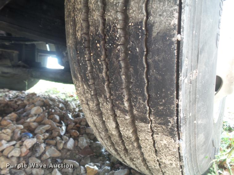 image for item K7524 2004 International 9400i semi truck