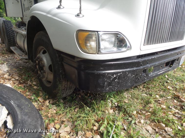 image for item K7524 2004 International 9400i semi truck