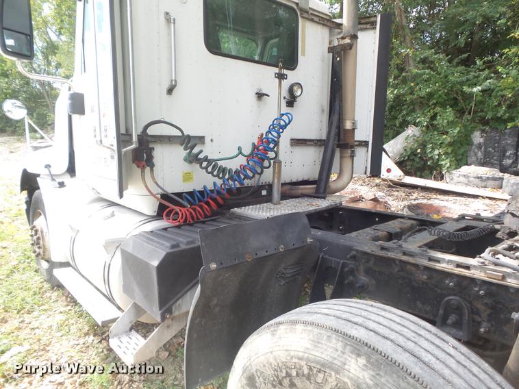 image for item K7524 2004 International 9400i semi truck