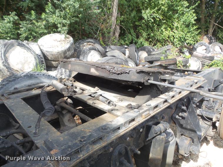 image for item K7524 2004 International 9400i semi truck