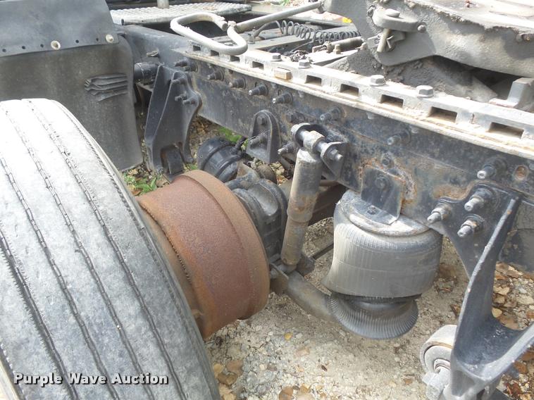 image for item K7524 2004 International 9400i semi truck