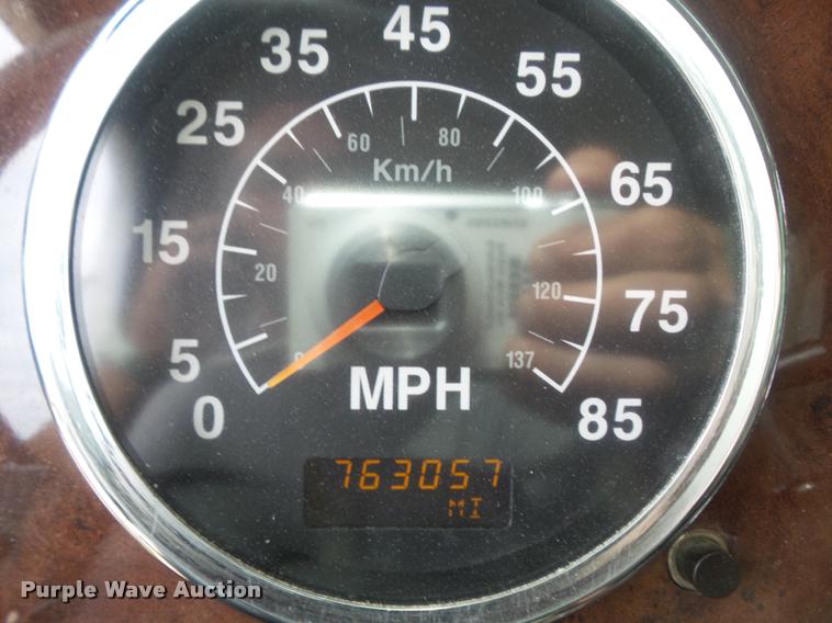 image for item K7524 2004 International 9400i semi truck