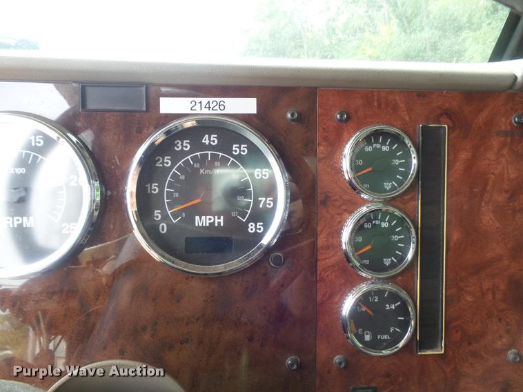 image for item K7524 2004 International 9400i semi truck