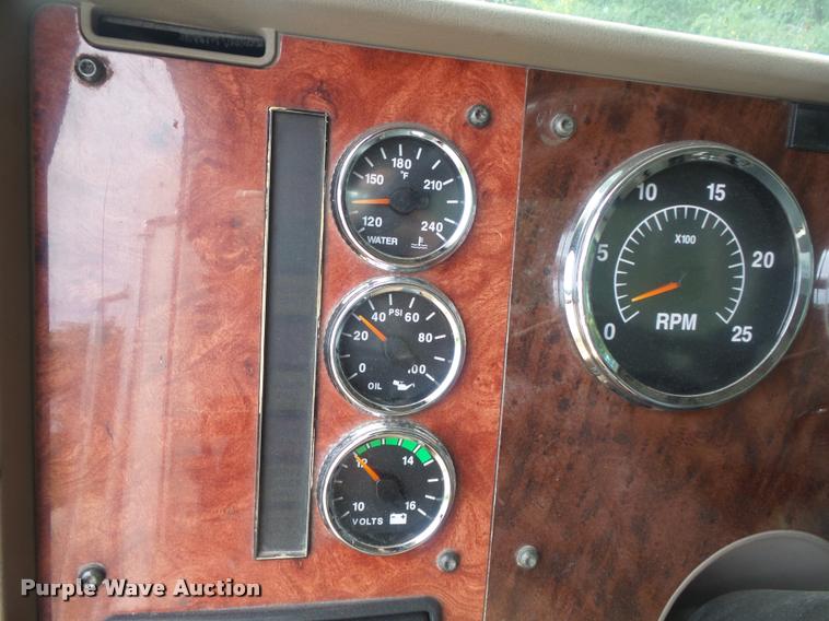 image for item K7524 2004 International 9400i semi truck