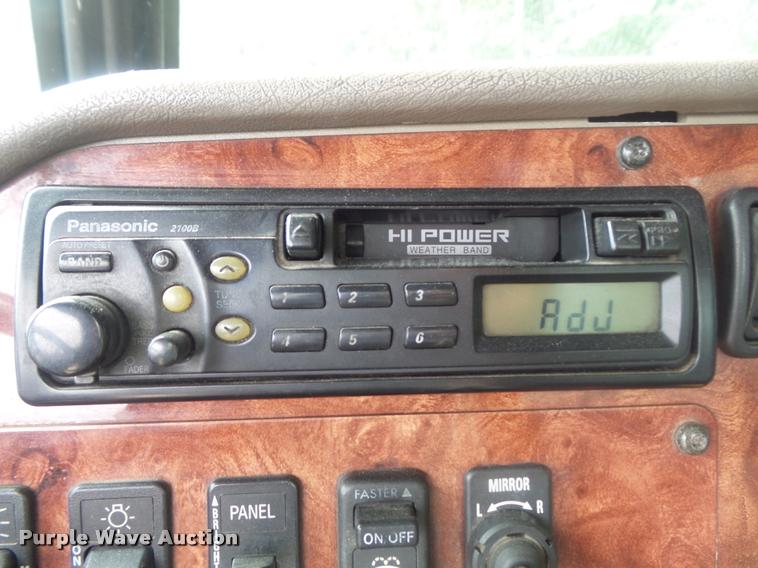 image for item K7524 2004 International 9400i semi truck