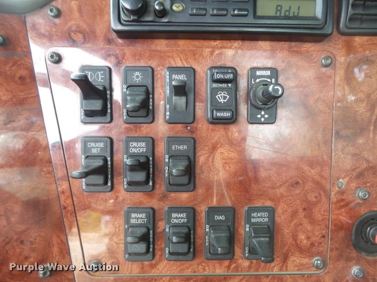 image for item K7524 2004 International 9400i semi truck