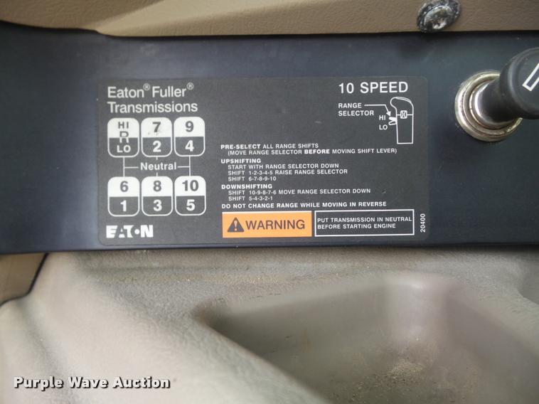 image for item K7524 2004 International 9400i semi truck