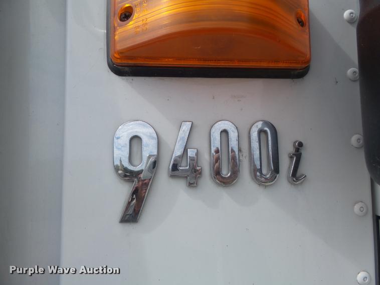 image for item K7524 2004 International 9400i semi truck