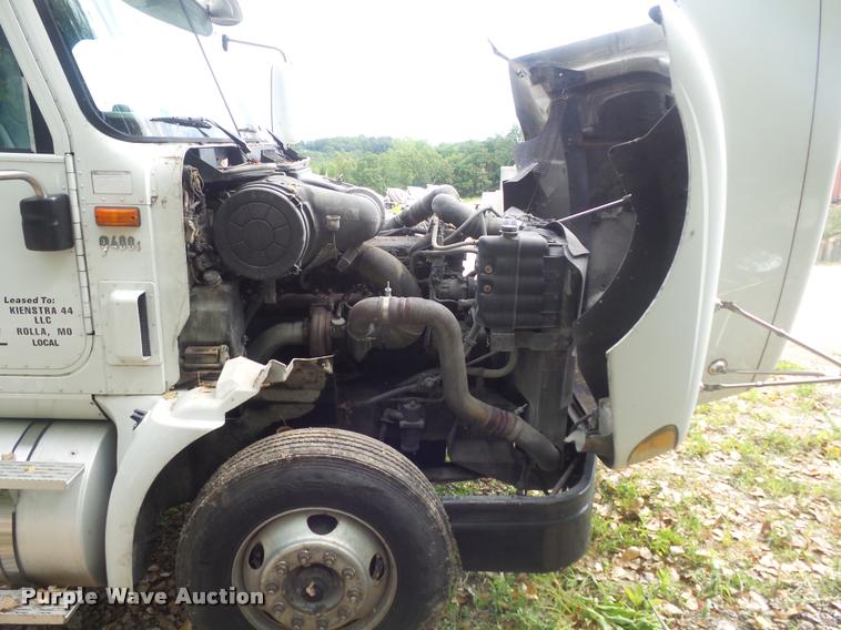 image for item K7524 2004 International 9400i semi truck