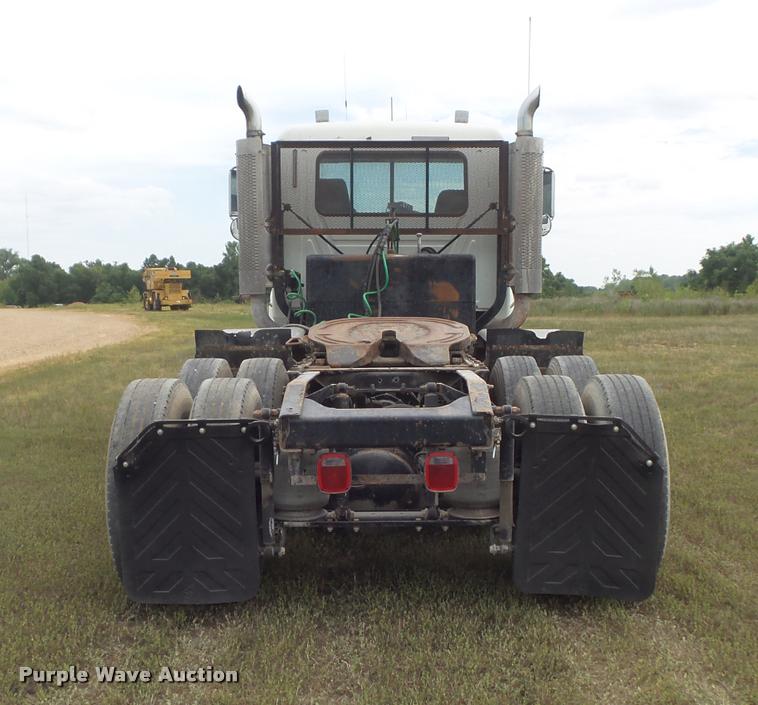 image for item K7525 2005 Mack CH613 semi truck