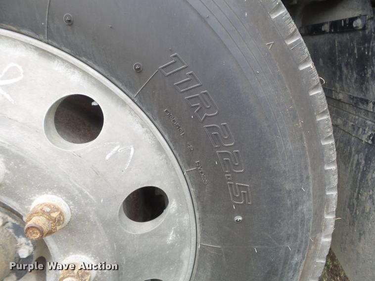 image for item K7525 2005 Mack CH613 semi truck