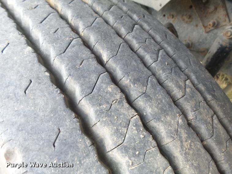 image for item K7525 2005 Mack CH613 semi truck