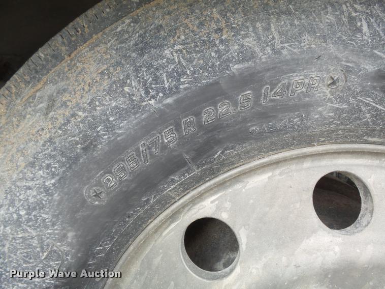 image for item K7525 2005 Mack CH613 semi truck