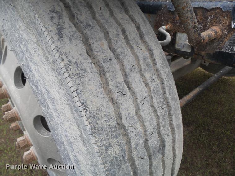 image for item K7525 2005 Mack CH613 semi truck