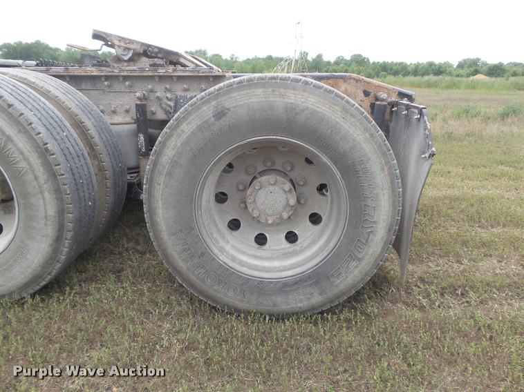 image for item K7525 2005 Mack CH613 semi truck