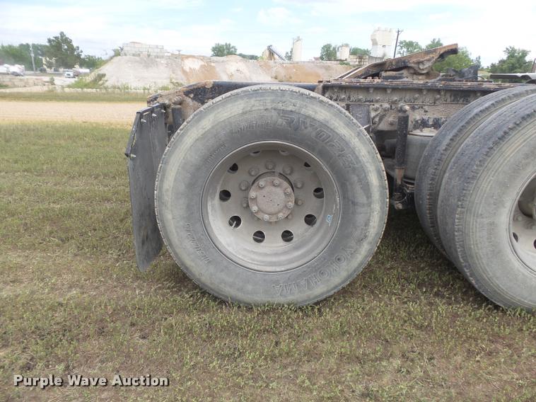 image for item K7525 2005 Mack CH613 semi truck