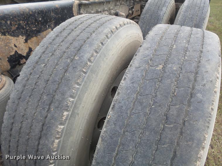 image for item K7525 2005 Mack CH613 semi truck