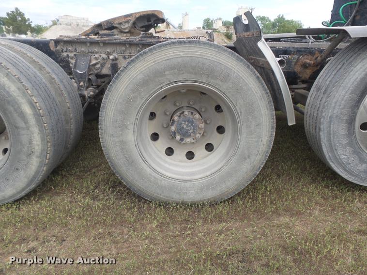 image for item K7525 2005 Mack CH613 semi truck