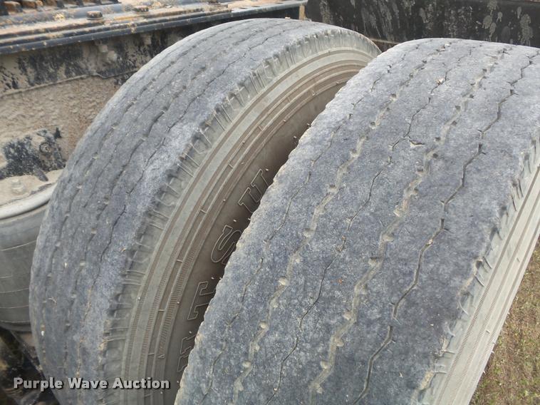 image for item K7525 2005 Mack CH613 semi truck