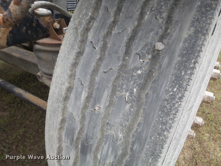 image for item K7525 2005 Mack CH613 semi truck