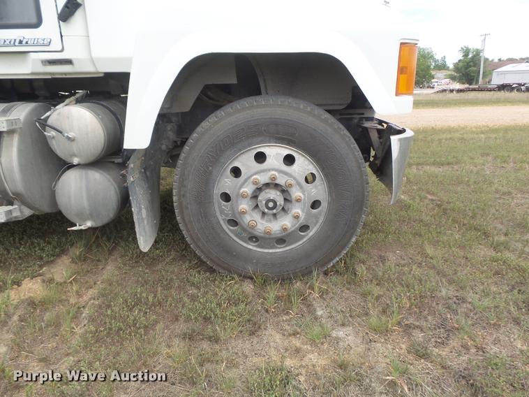 image for item K7525 2005 Mack CH613 semi truck