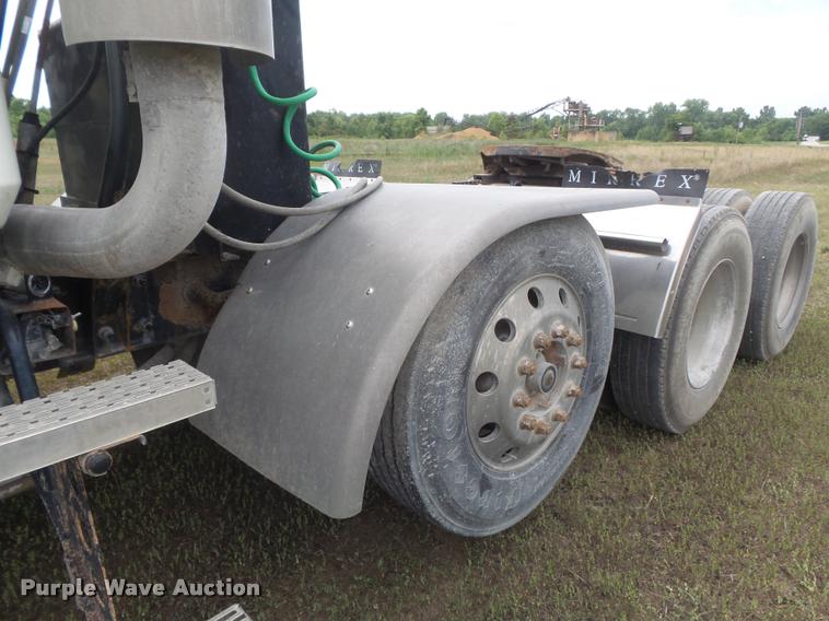 image for item K7525 2005 Mack CH613 semi truck