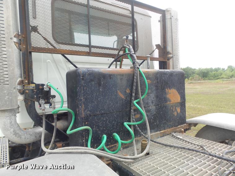 image for item K7525 2005 Mack CH613 semi truck