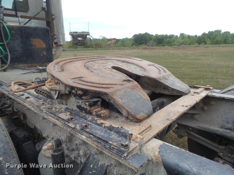 image for item K7525 2005 Mack CH613 semi truck