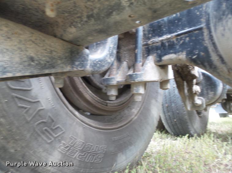 image for item K7525 2005 Mack CH613 semi truck